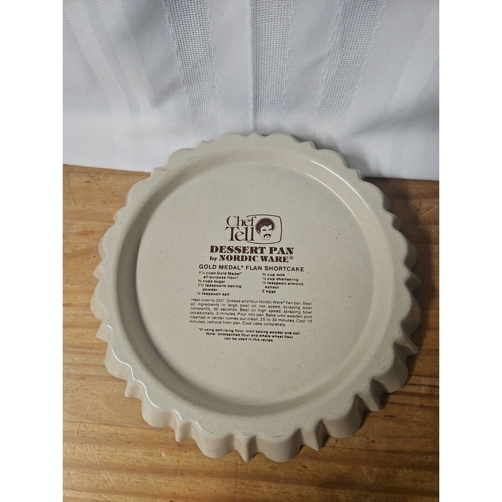 Vintage Chef Tell Dessert Pan by Nordic‎ Ware tan coating no stick 10*1.5"